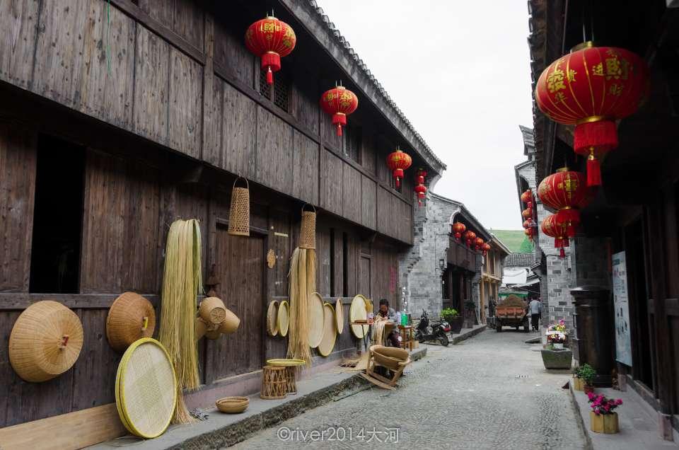 10天运送旅客超2万人次!成攀间一站式直达动车上座率火爆